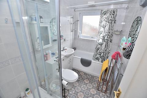 2 Bonville Gardens, Wolverhampton, WV10 8UE