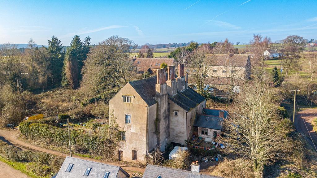 Allaston Road, Lydney... 4 bed detached house £425,000
