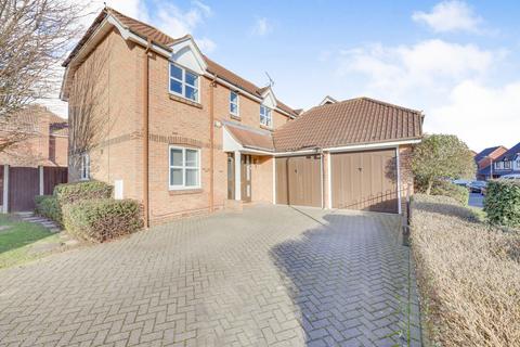 4 bedroom detached house for sale - Churchfields, Southend-on-sea, SS3