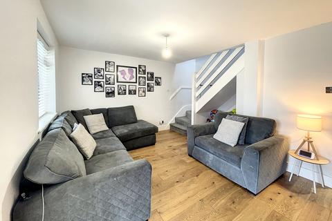 3 bedroom semi-detached house for sale - Nelson Road, Wouldham, ME1