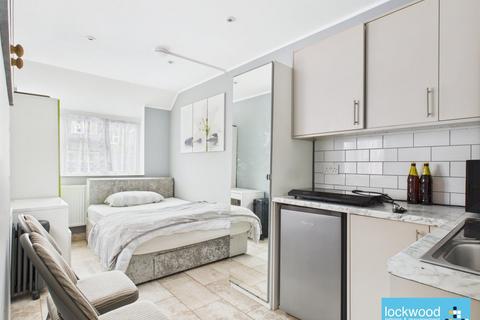 5 bedroom house to rent, Stanwell Road, Ashford