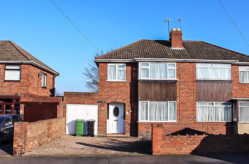 Upper Ettingshall Road, COSELEY, WV14... 3 bed semidetached house £