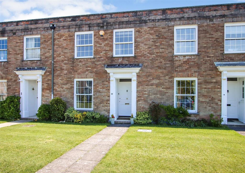 Courtenay Place, Lymington, Hampshire, SO41 3 bed terraced house for