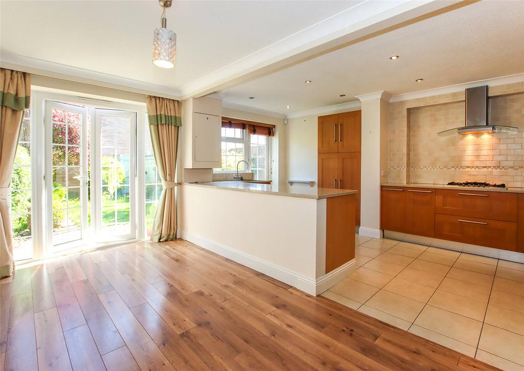 Courtenay Place, Lymington, Hampshire, SO41 3 bed terraced house for