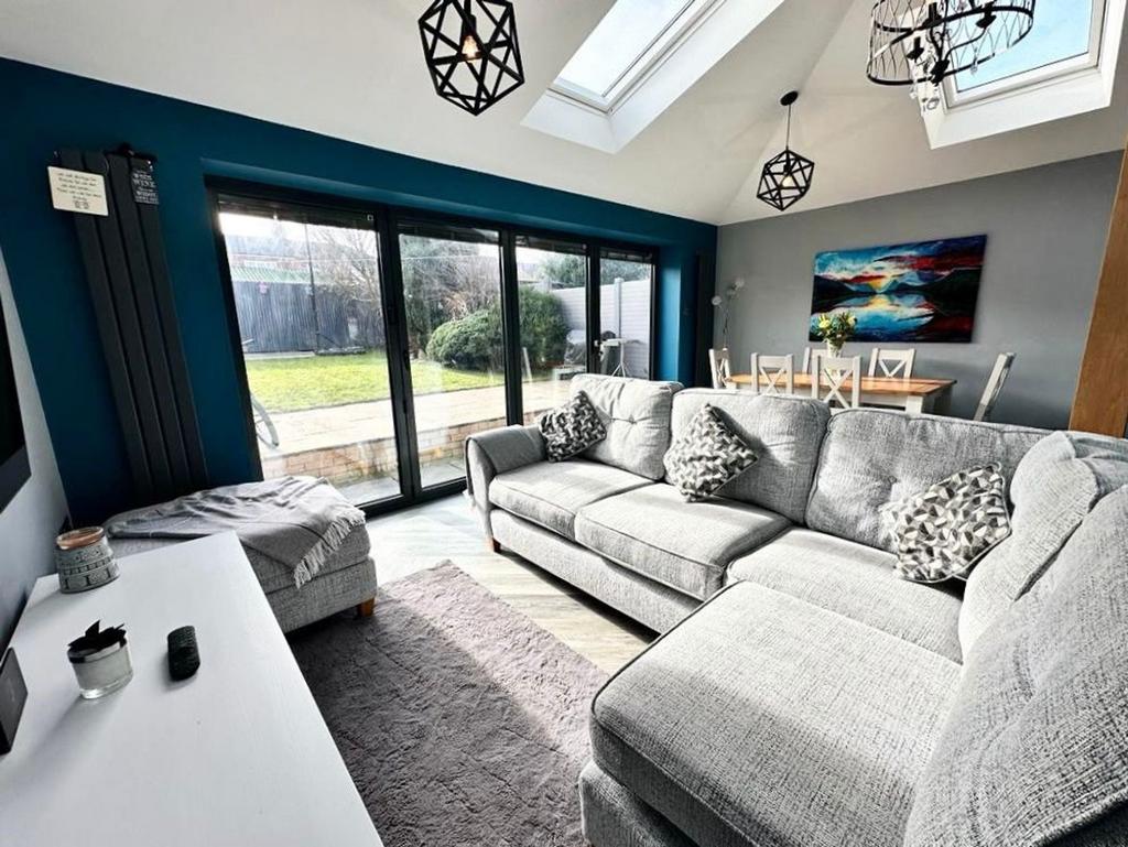 Hinchley Way, Swinton, M27 4 bed semidetached house £290,000