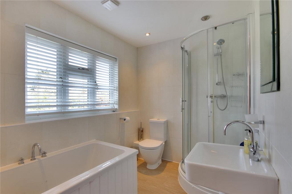 En Suite Rear Bathro