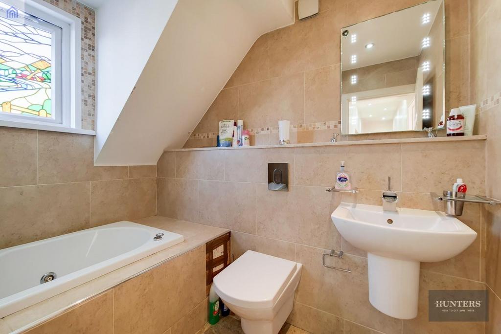 18 Bathroom-0.jpg