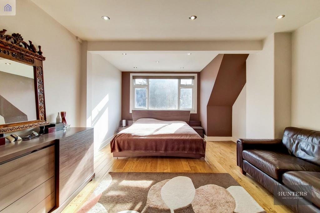 14 Main Bedroom-0.jpg