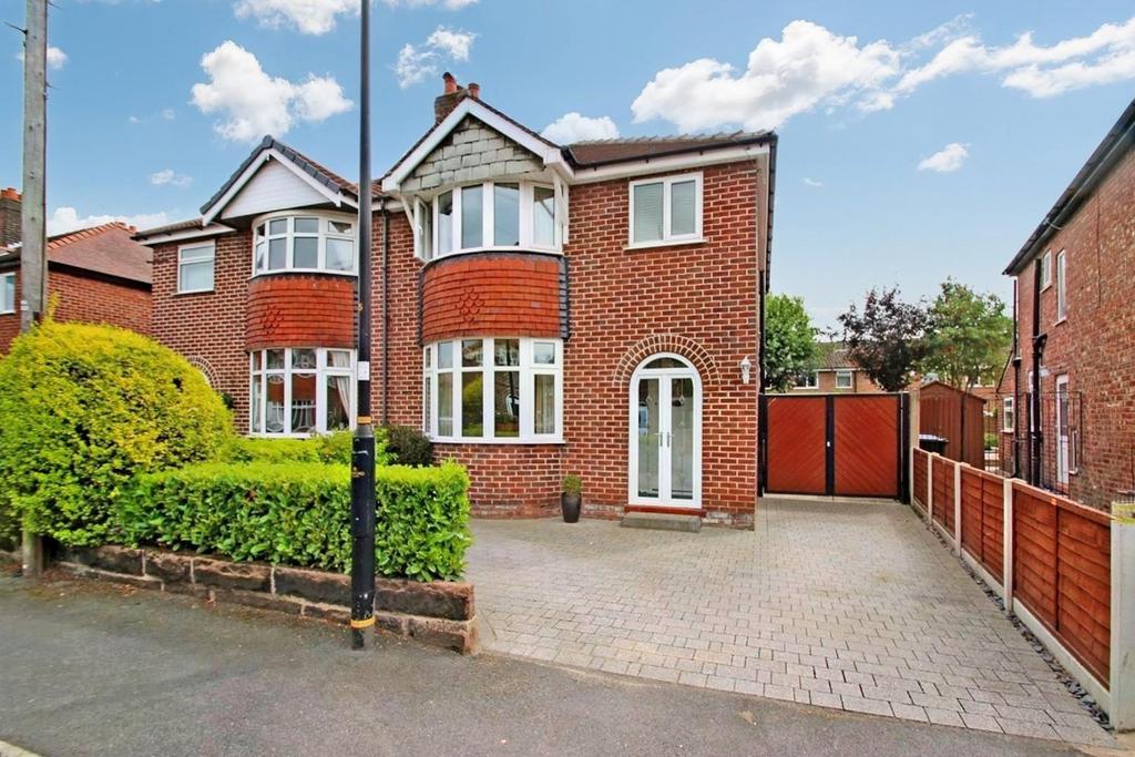 Ash Grove, Timperley 3 bed semidetached house £1,500 pcm (£346 pw)
