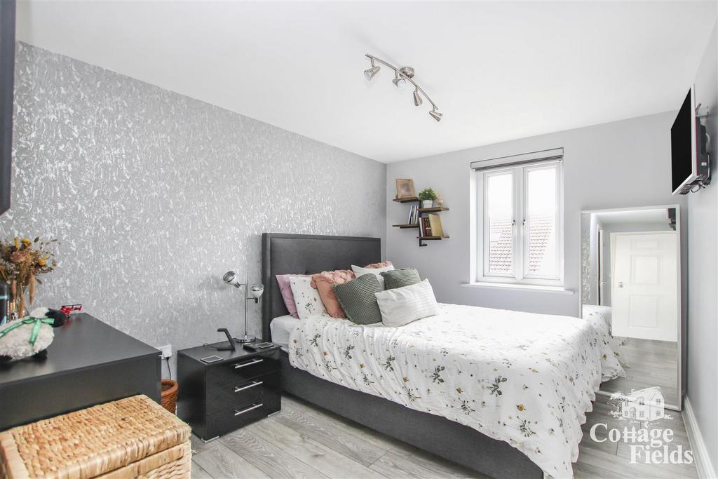 Bedroom (1).JPG