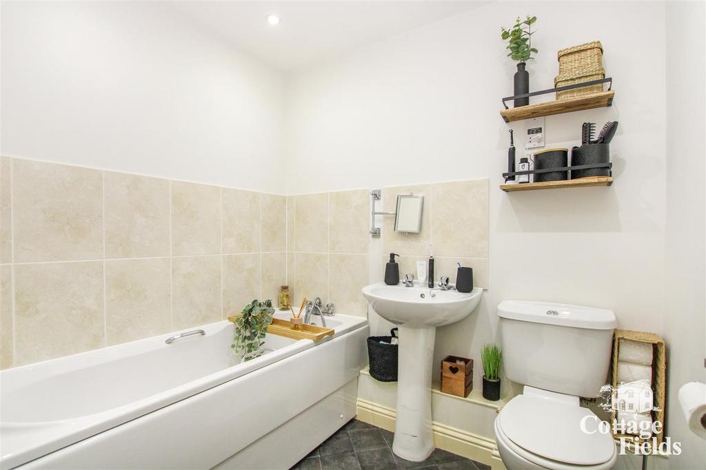 Bathroom (1).JPG