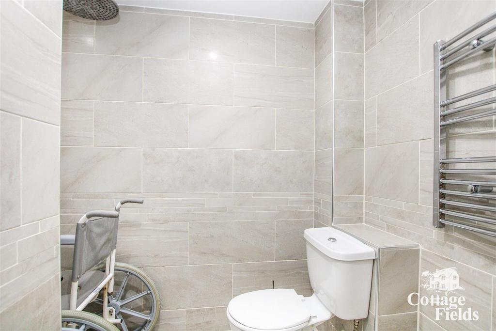 Ensuite.JPG