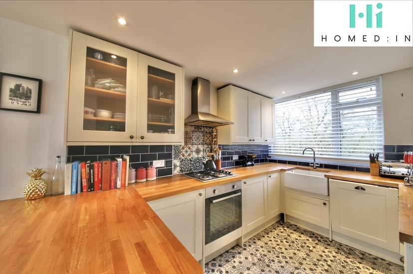 Hailey Place, Cranleigh 2 bed flat £220,000