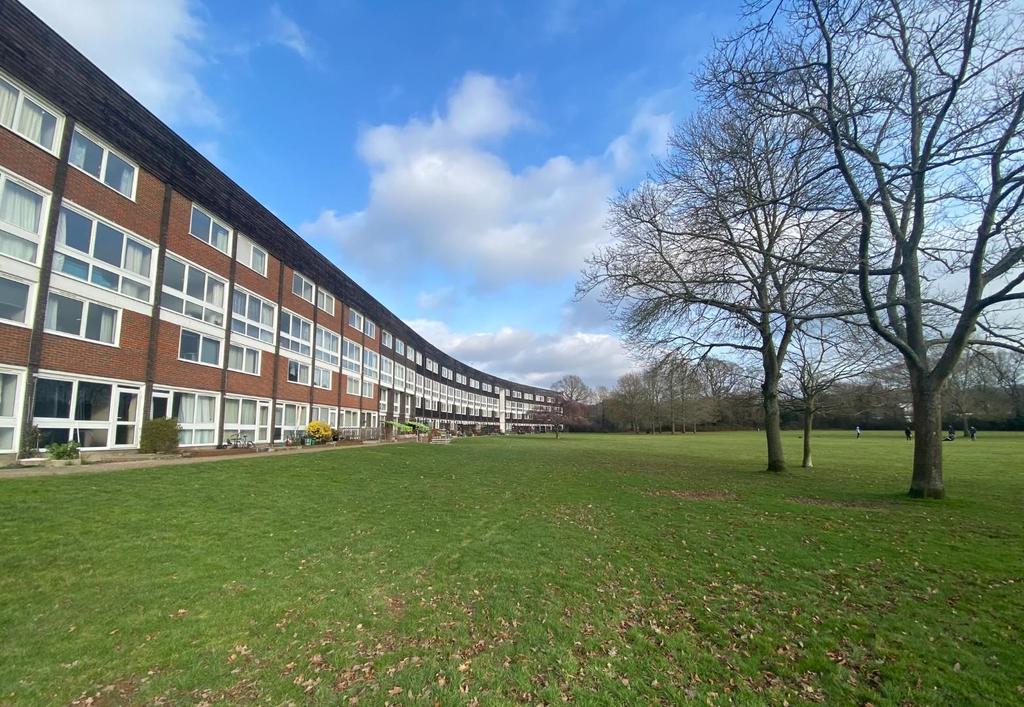 Hailey Place, Cranleigh 2 bed flat £220,000