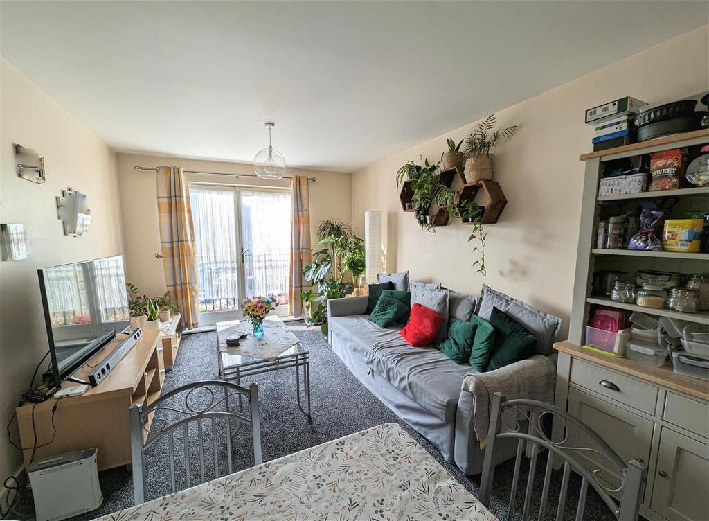 Ellis Court, Textile Street, Dewsbury 2 bed apartment £650 pcm (£150 pw)