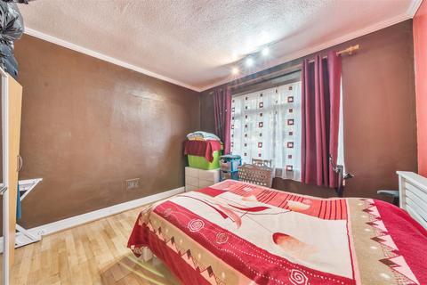 2 bedroom maisonette for sale, Cedar Court, Upper Park Road, Arnos Grove, N11