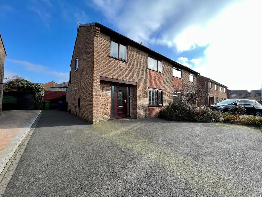 Petre Crescent, Rishton, Blackburn 3 bed semidetached house £235,000