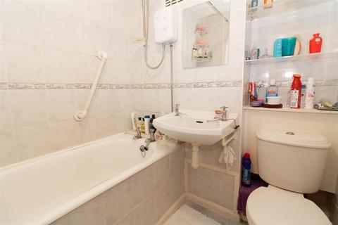 32 Blake Walk, Gateshead, NE8 3NW
