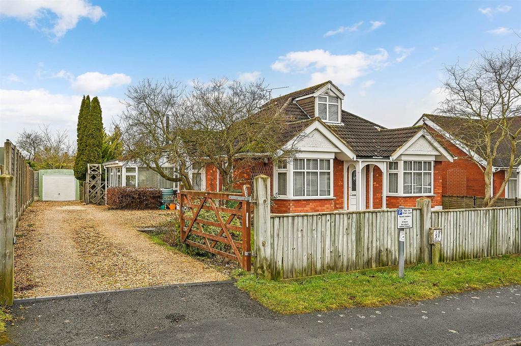 Dunmow Road, Andover 4 bed bungalow £485,000