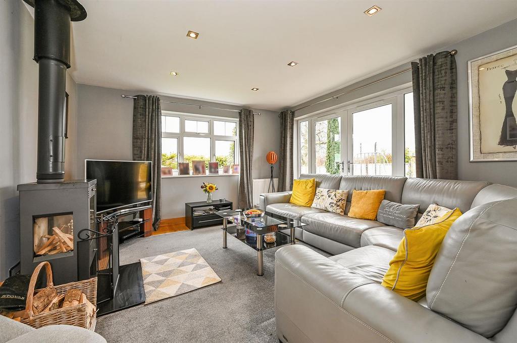 Dunmow Road, Andover 4 bed bungalow £485,000
