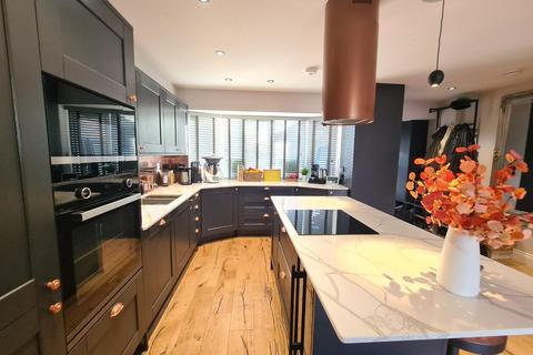 33 Dorchester Road, Worcester Park, KT4 8NW