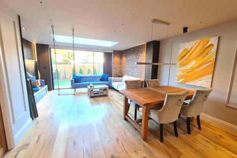 33 Dorchester Road, Worcester Park, KT4 8NW