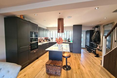 33 Dorchester Road, Worcester Park, KT4 8NW
