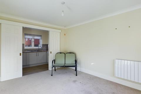 1 bedroom apartment for sale - Village Court, Whitley Bay