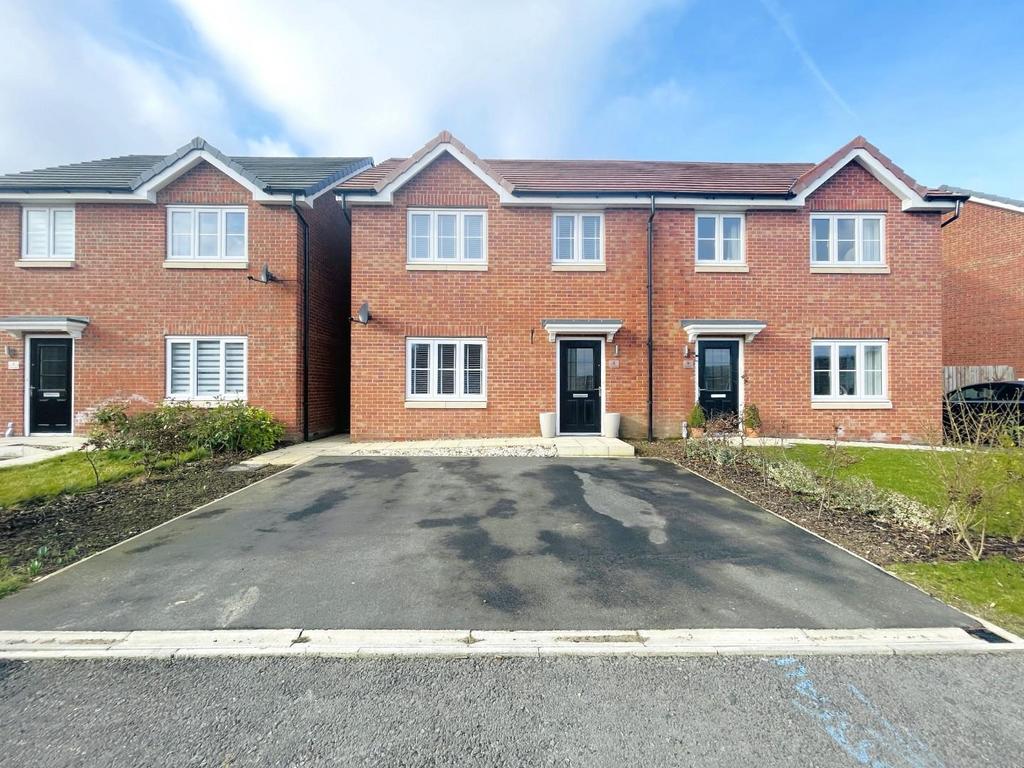 Skipper Crescent, Sherburn in Elmet, Leeds 3 bed semidetached house