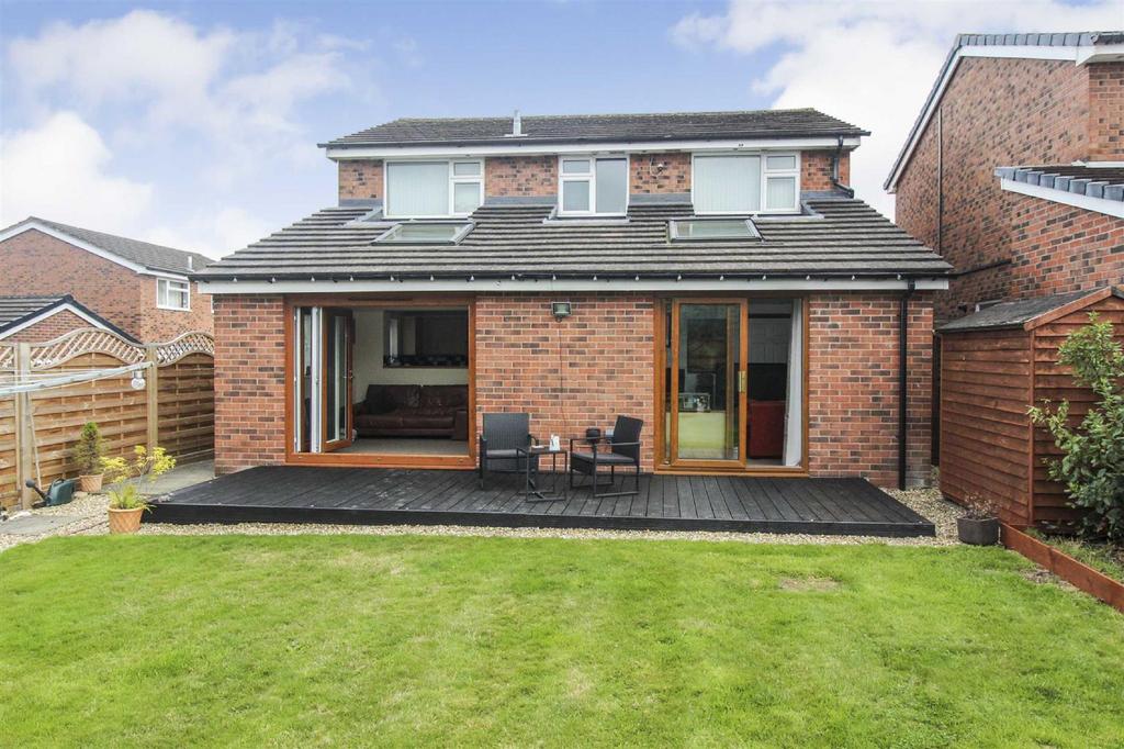 Glentworth Avenue, Oswestry 4 bed detached house for sale £320,000