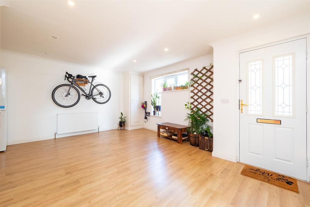 Haddon Road, Sutton 1 bed £240,000
