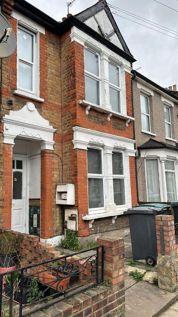 Foyle Road, London, N17 3 bed detached house for sale £475,000