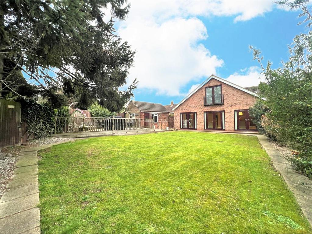 Reynolds Close, Melton, North Ferriby 5 bed semidetached house £350,000