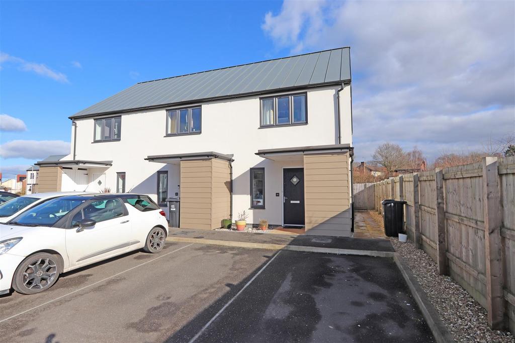 Gerbera Way, Cullompton 2 bed end of terrace house £235,000