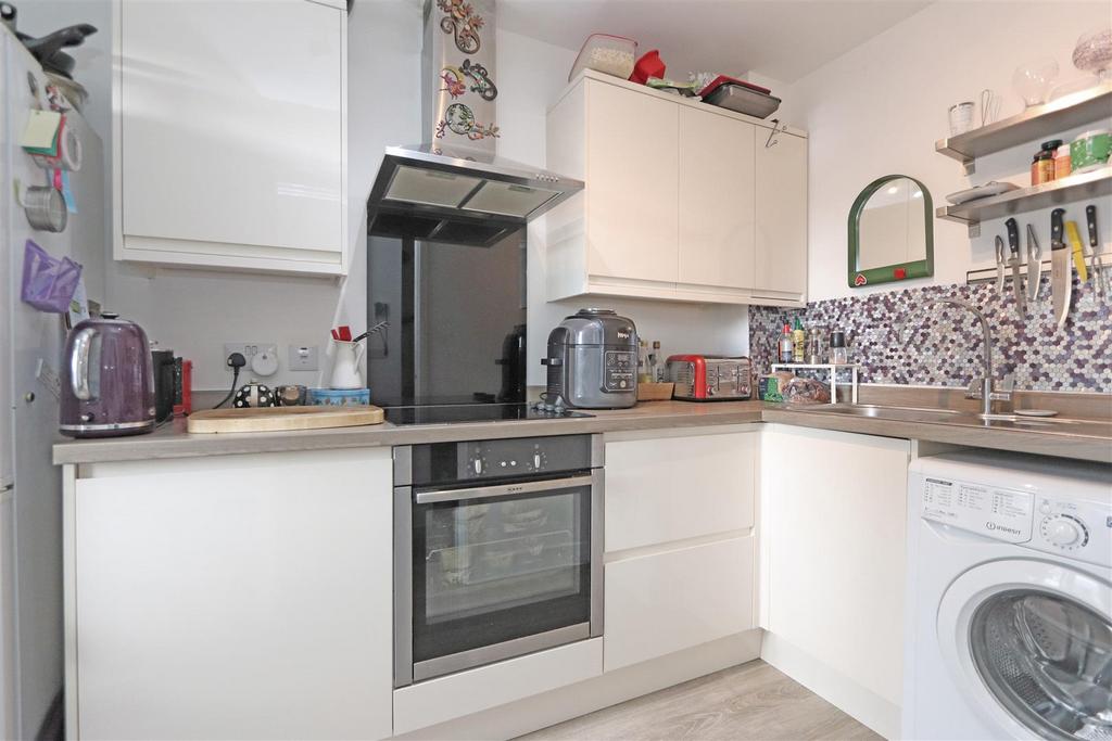 Gerbera Way, Cullompton 2 bed end of terrace house £235,000