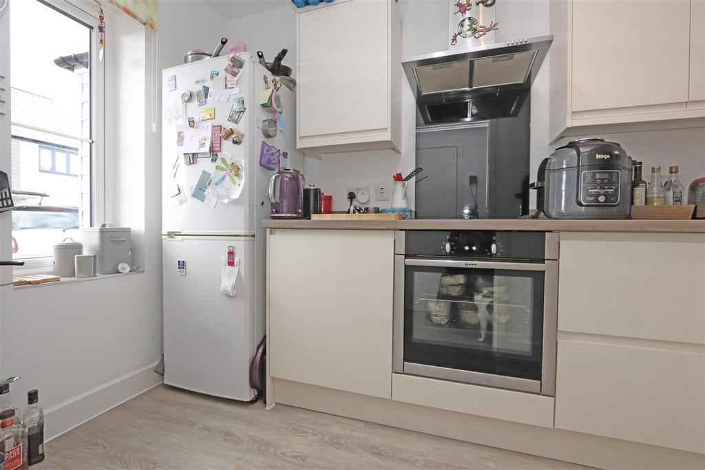 Gerbera Way, Cullompton 2 bed end of terrace house £235,000
