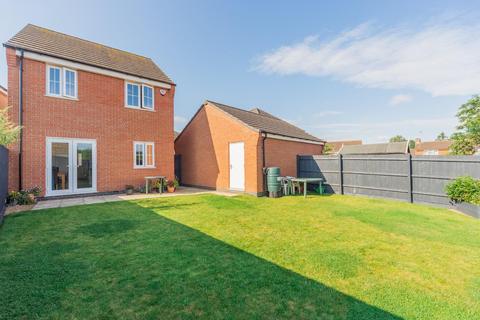 3 bedroom detached house for sale - Foxglove Avenue, Thurnby, Leicester