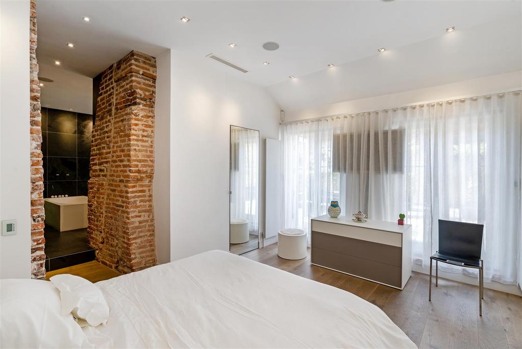 Master Bedroom.jpg