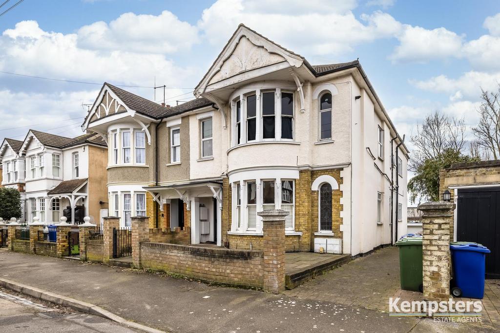 High View Avenue, Grays 2 bed apartment £235,000