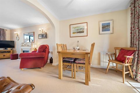 17 Barnfield, East Allington, Totnes, TQ9 7QR