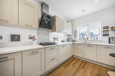 3 bedroom end of terrace house for sale - Hawthorn Drive, Crowthorne, Berkshire. RG45 6UB