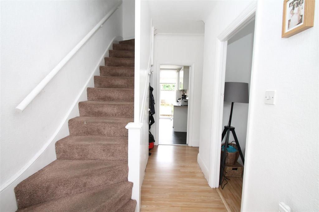 Ash Grove, Palmers Green N13 3 bed terraced house to rent £1,850 pcm