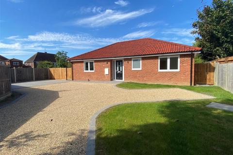 2 bedroom detached bungalow for sale - Maldon Road, Burnham-On-Crouch