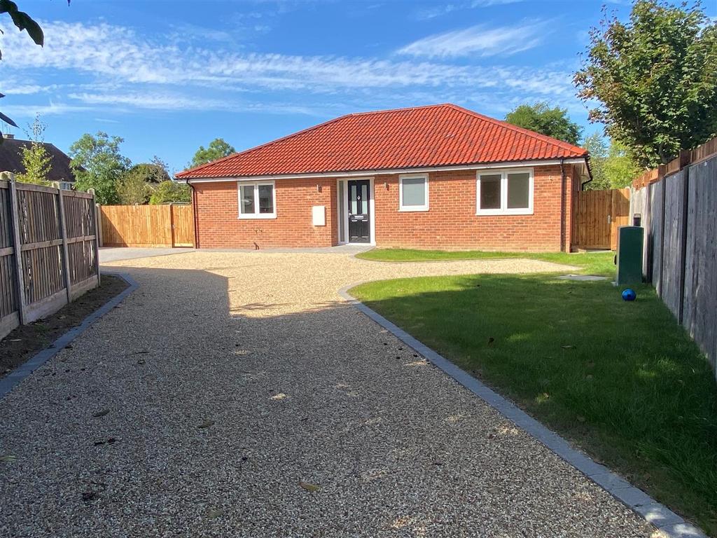Maldon Road, BurnhamOnCrouch 2 bed detached bungalow for sale £500,000