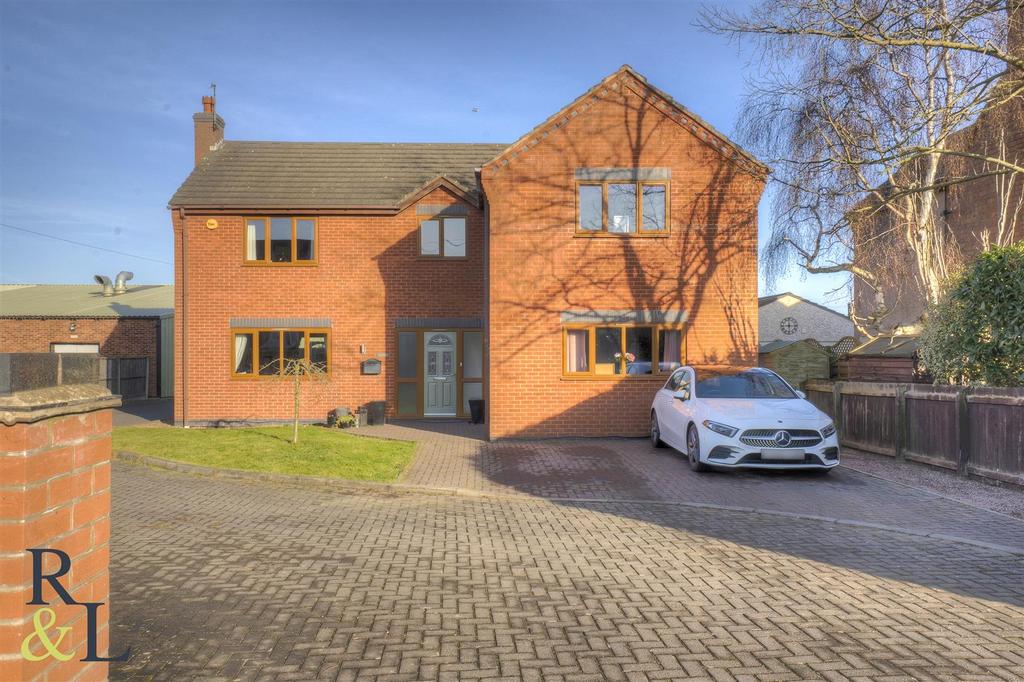 Leicester Road, Ibstock 4 bed detached house £375,000
