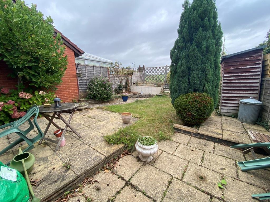 Icknield Court, Bidfordonavon... 2 bed semidetached bungalow £140,000