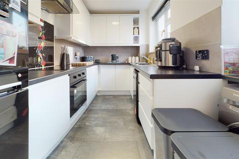 96 Croft Road, Portland, DT5 2EP