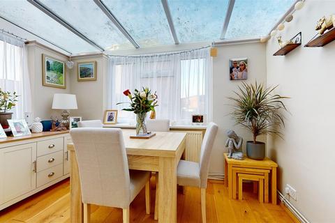 96 Croft Road, Portland, DT5 2EP