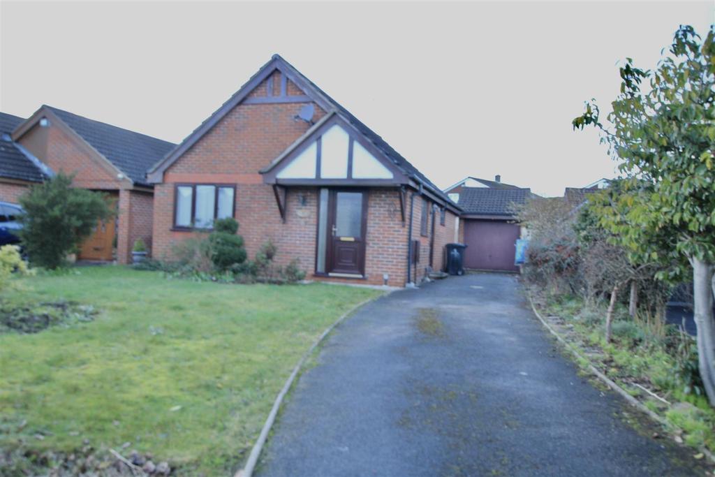 Green Meadows, Hawarden 2 bed detached bungalow £850 pcm (£196 pw)