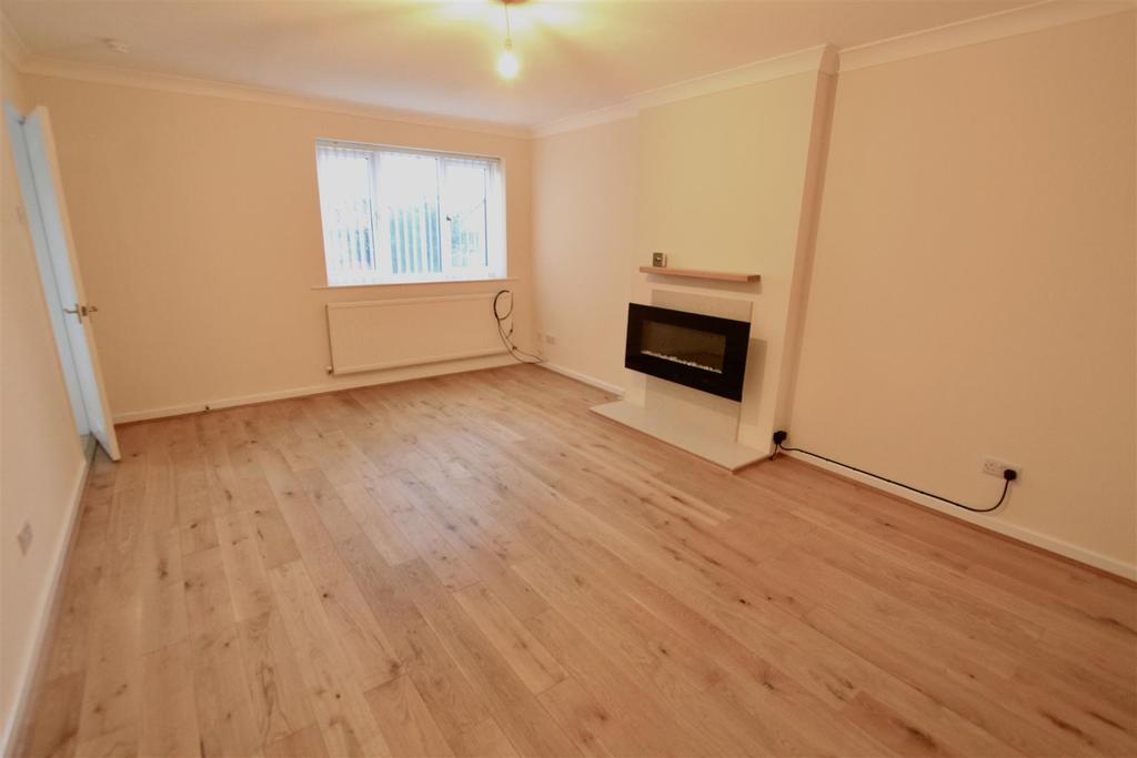 Green Meadows, Hawarden 2 bed detached bungalow £850 pcm (£196 pw)